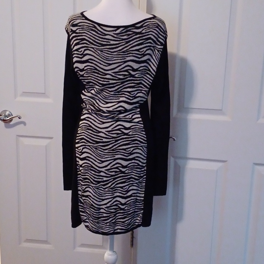 -- Express Black and White Patterned Dress Women's Size Medium